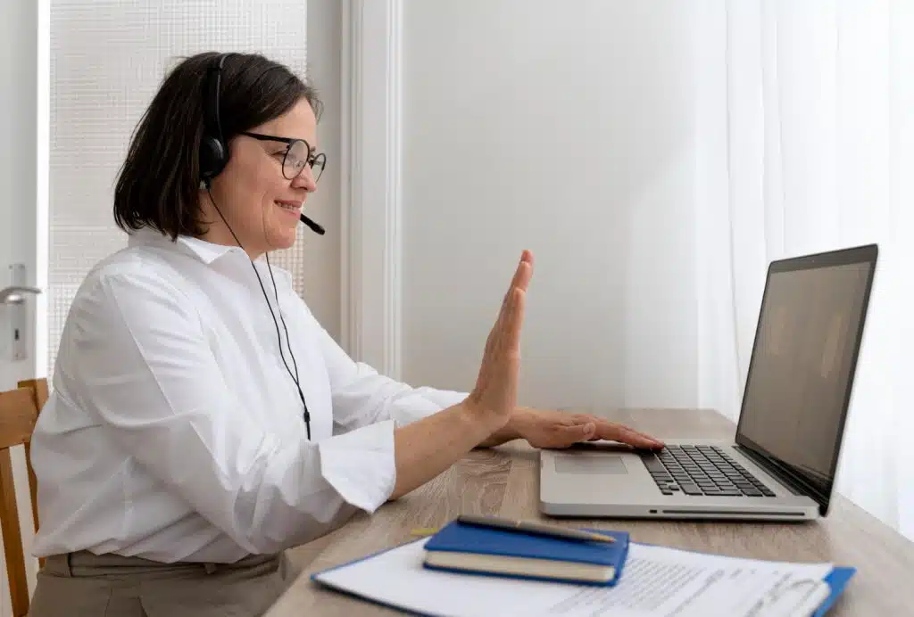 patient centric virtual receptionist talking to her client.