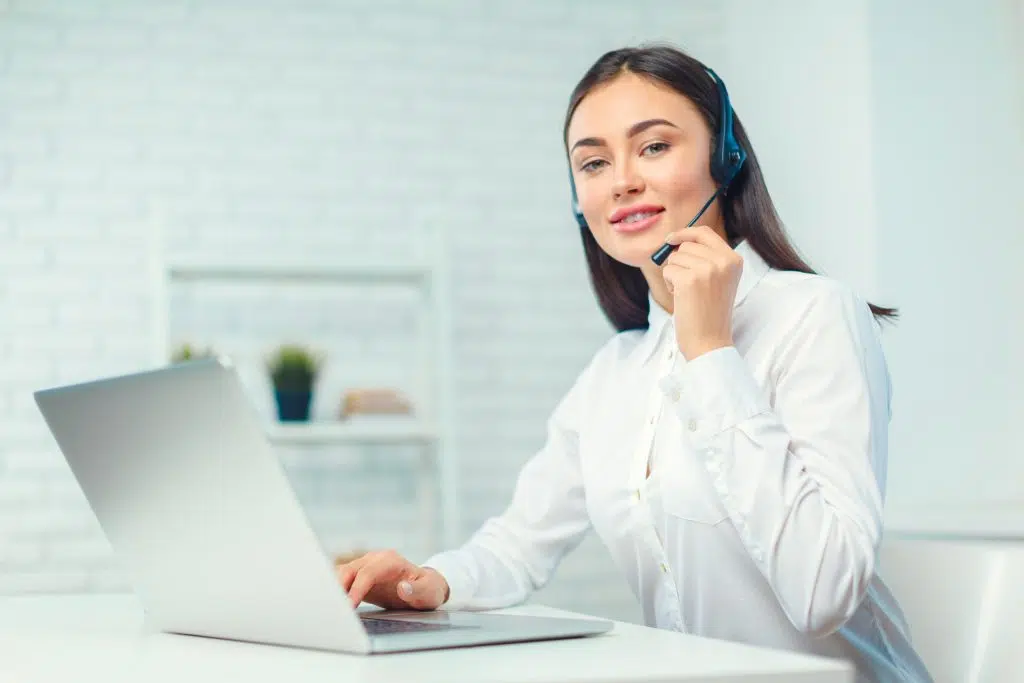 How to become a virtual medical scribe a doctor wearing her headset while using her laptop