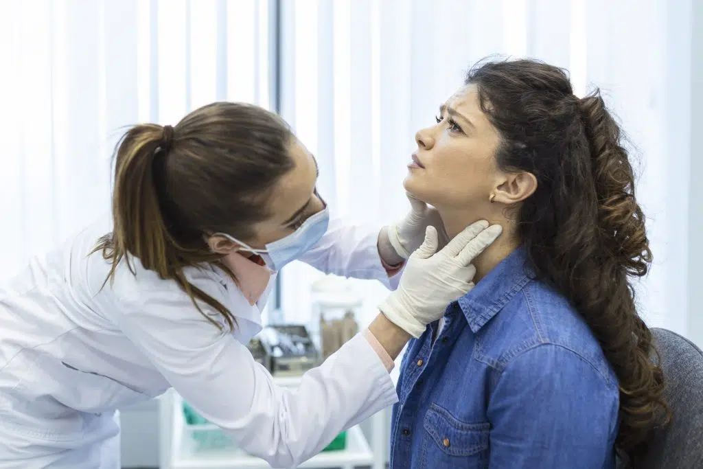 endocrinologist examining a woman's throat, endocrinologist medical virtual scribe
