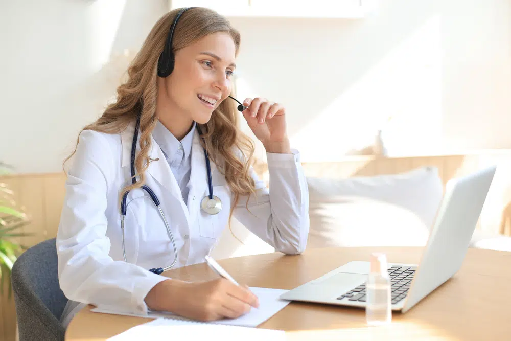 A medical scribe virtual working documenting about the patient records.