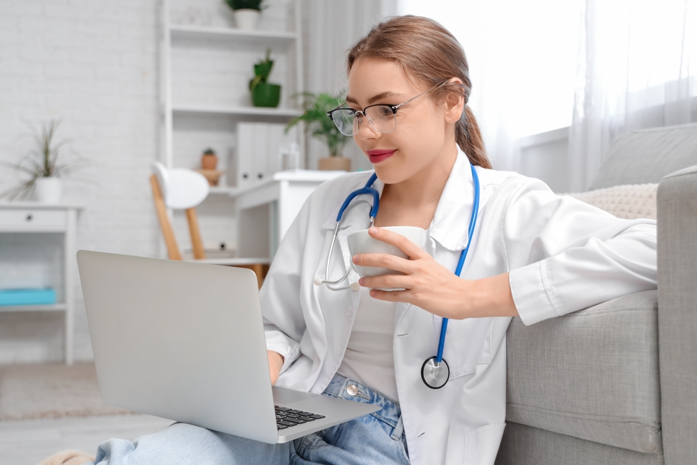 Virtual medical scribe working at home remotely.