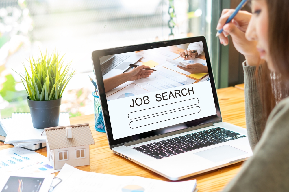 Searching virtual medical assistant job.