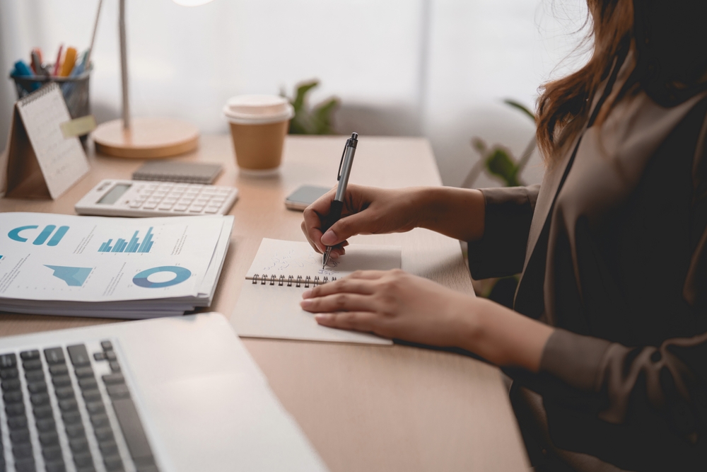 virtual medical assistant time tracking on her laptop.