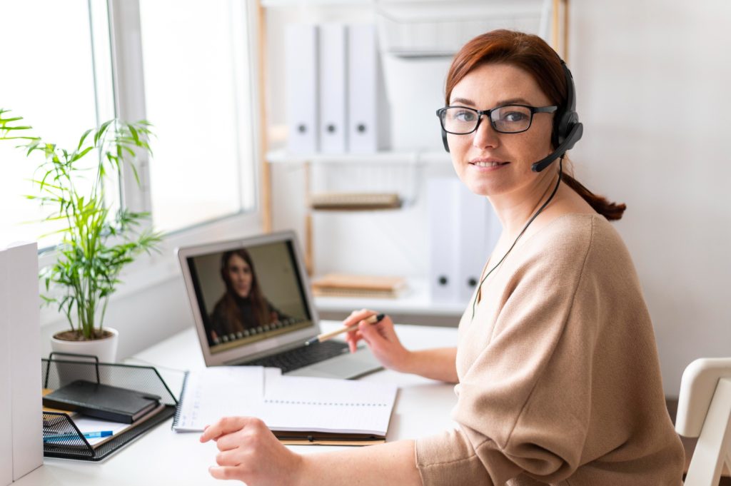 female preparative virtual receptionist doing her job