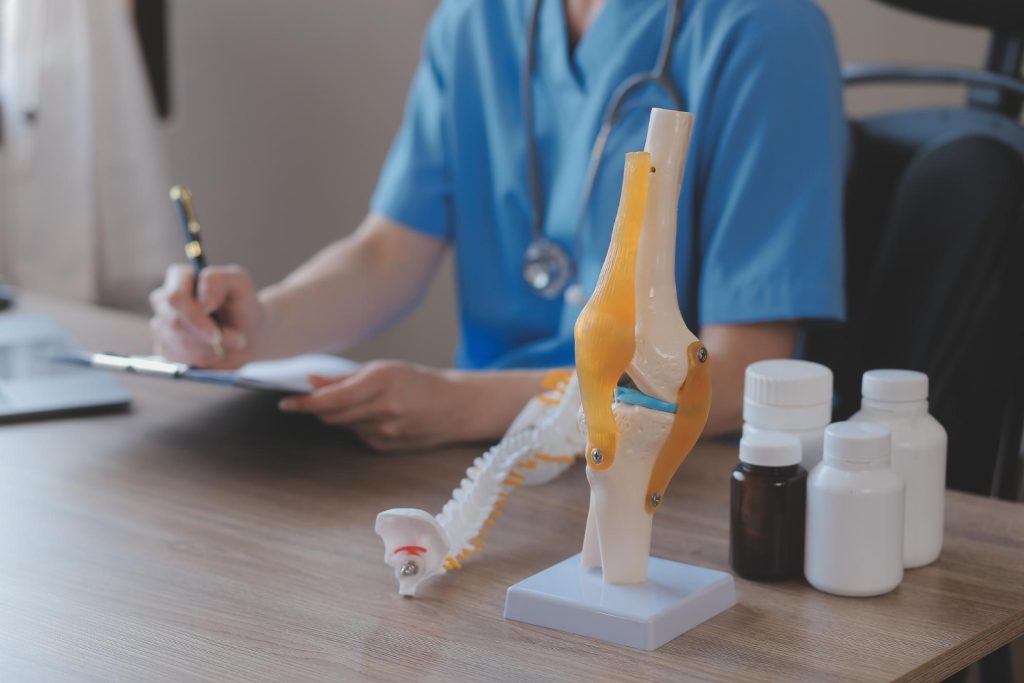 orthopedics medical virtual scribe working at her clinic