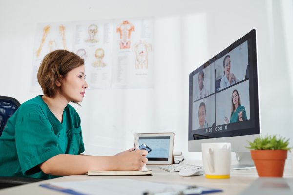 Virtual medical assistants in a meeting having a discussion.