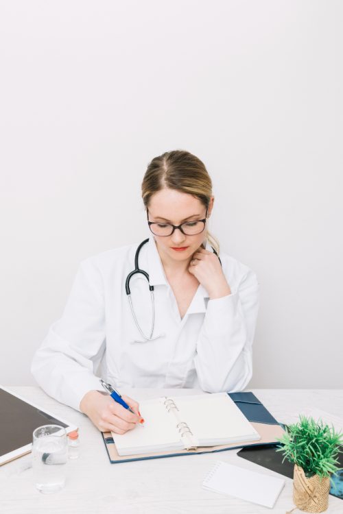 woman medical scribe role in healthcare